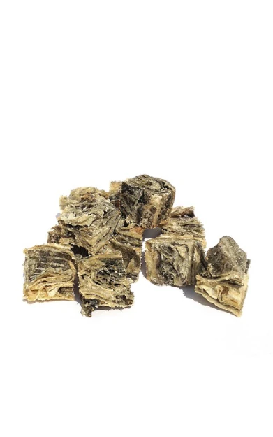 Fish Skin Cubes Large 50gr - Wielens Diervoeders Fish skin cubes