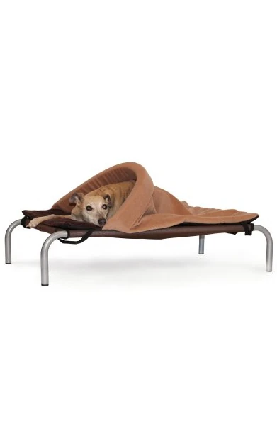 HiK9 Snuggle Tunnel Slaapzak Small Bruin Camel - Wielens Diervoeders HiK9 snuggle tunnel bruin camel slaapzak op bed