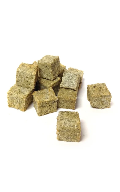 Little Gems Treats ca 100gr - Wielens Diervoeders Little Gems Cubes Gedroogde Vishuid
